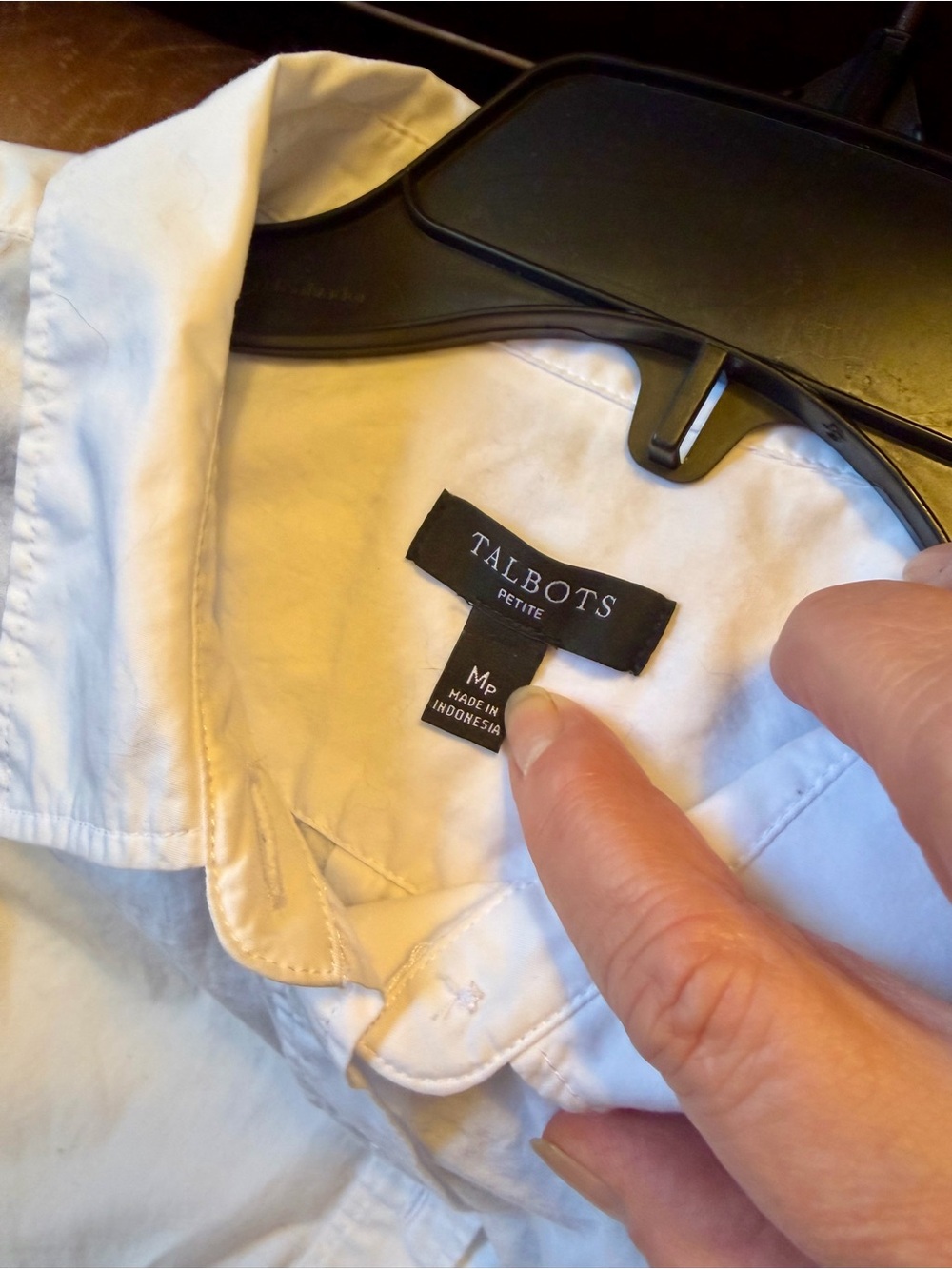 Classic Women’s White Button down blouse, from Talbot’s size Medium petite - Picture 2 of 9